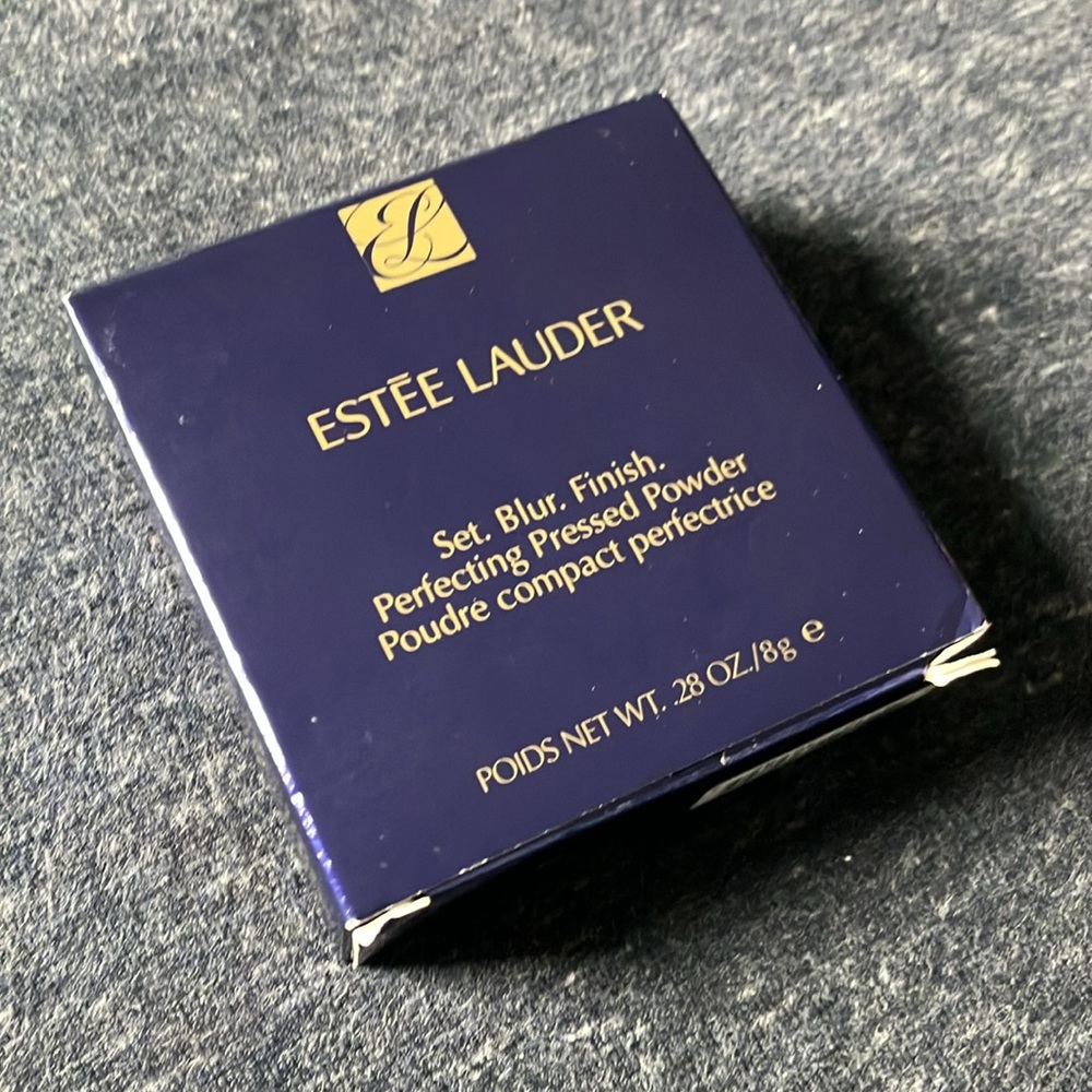 NIB Pressed Powder Light Medium